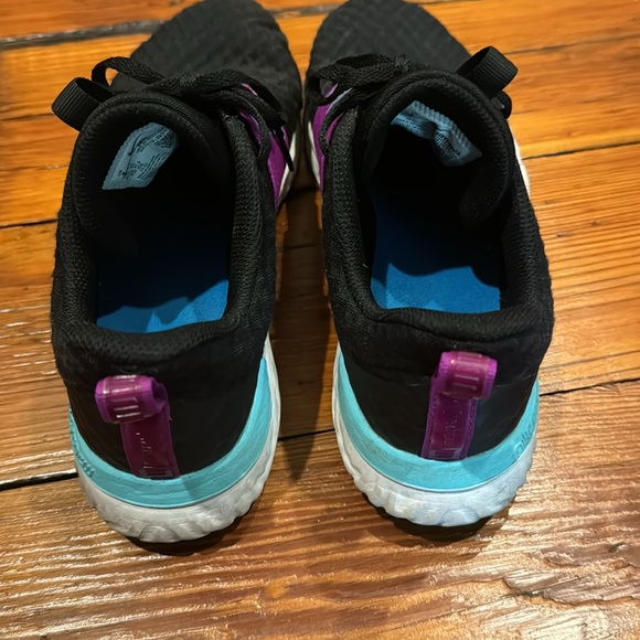 Women’s Nike sneakers size 8 - Picture 3 of 4